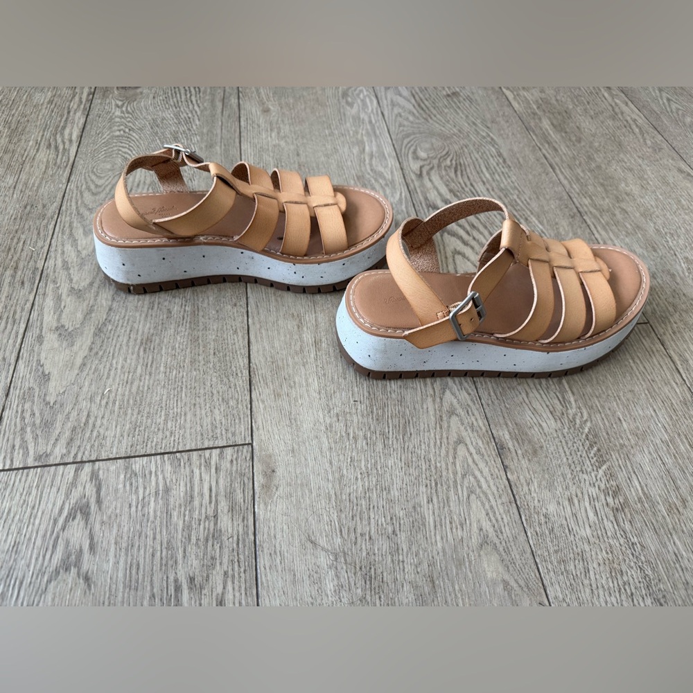 Universal Thread Tan Platform Cage Sandals. Size 6 - Picture 3 of 7